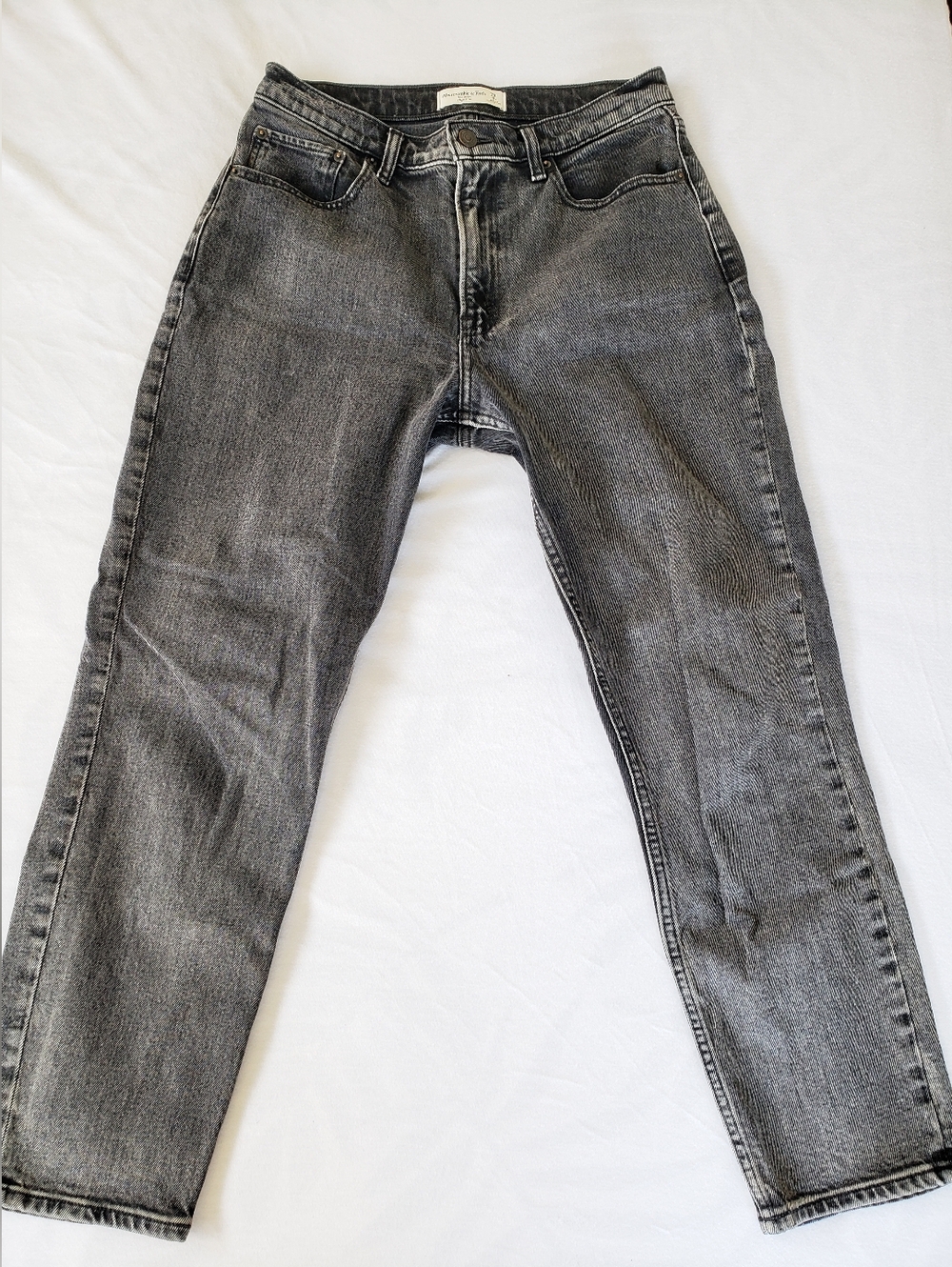 Abercrombie & Fitch High-Rise Mom Jeans in Washed Gray